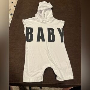 Baby romper. Unisex. Size 90